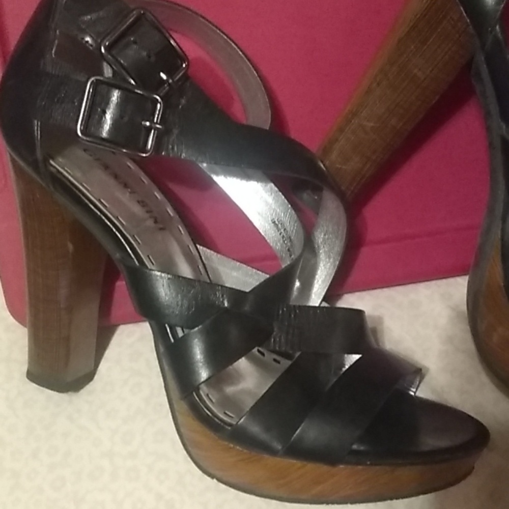 Shoes - Picture 3 of 8